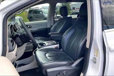 2022 Chrysler Pacifica Hybrid Touring L