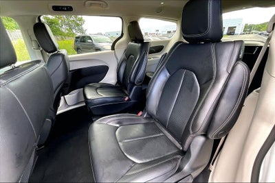 2022 Chrysler Pacifica Hybrid Touring L