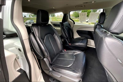 2022 Chrysler Pacifica Hybrid Touring L