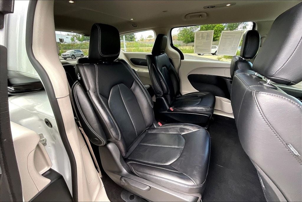 2022 Chrysler Pacifica Hybrid Touring L