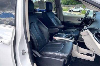 2022 Chrysler Pacifica Hybrid Touring L