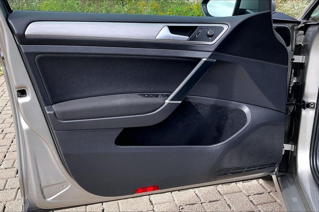 2017 Volkswagen Golf SportWagen S