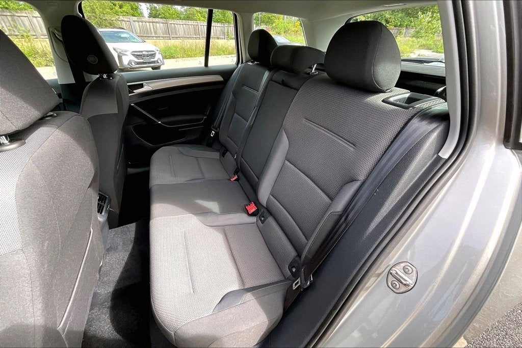 2017 Volkswagen Golf SportWagen S