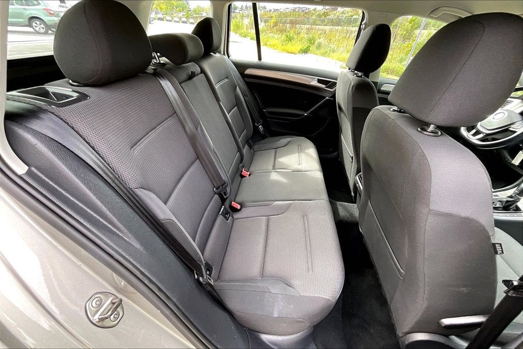 2017 Volkswagen Golf SportWagen S