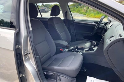 2017 Volkswagen Golf SportWagen S