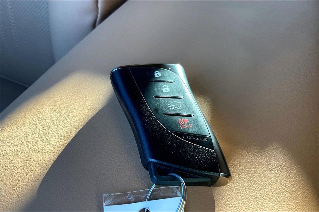 2025 Lexus ES 300h Luxury