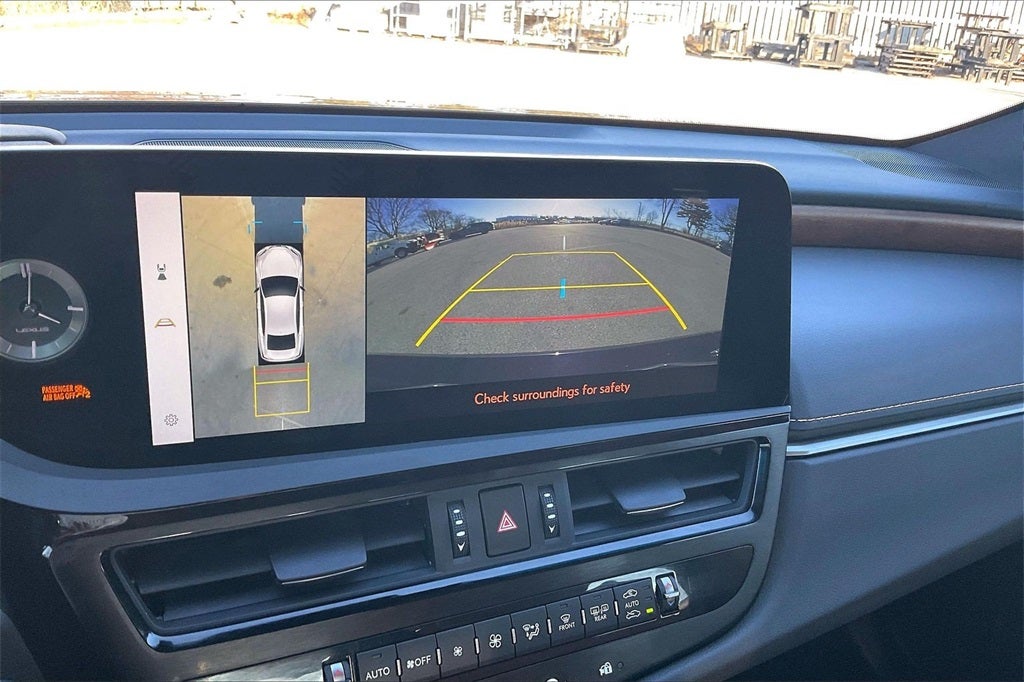 2025 Lexus ES 300h Luxury