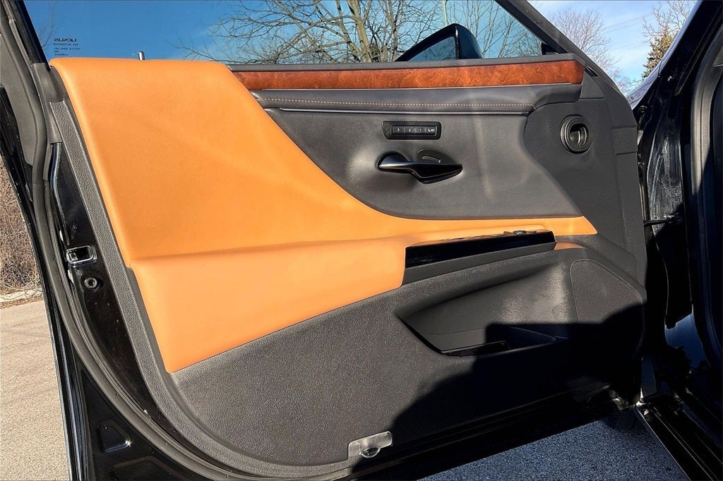 2025 Lexus ES 300h Luxury