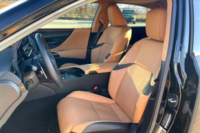 2025 Lexus ES 300h Luxury