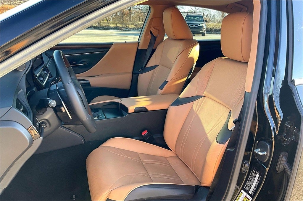 2025 Lexus ES 300h Luxury