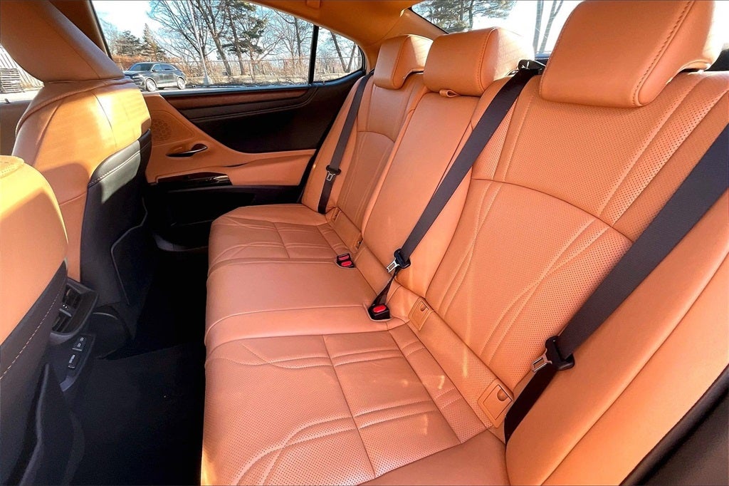 2025 Lexus ES 300h Luxury