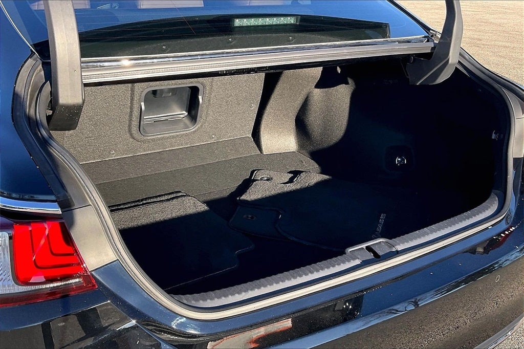 2025 Lexus ES 300h Luxury