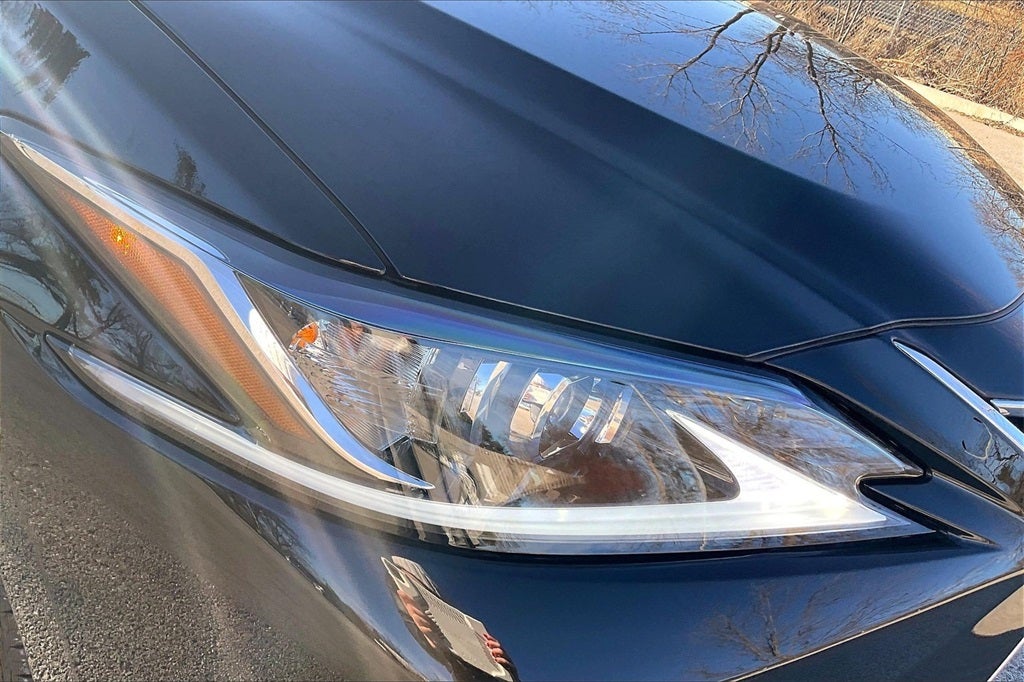 2025 Lexus ES 300h Luxury