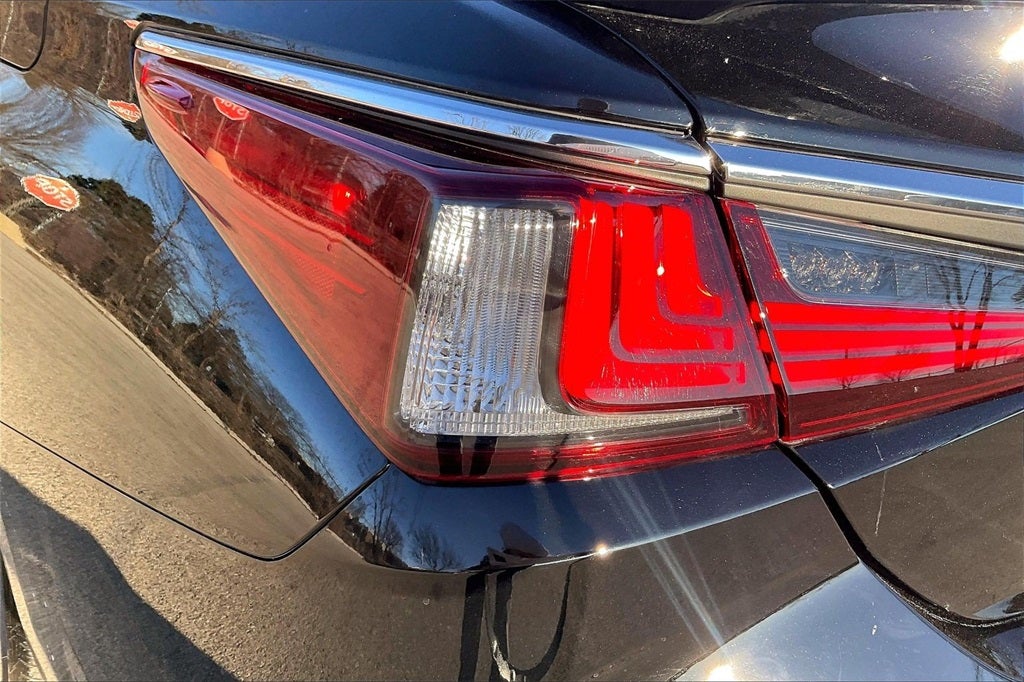 2025 Lexus ES 300h Luxury