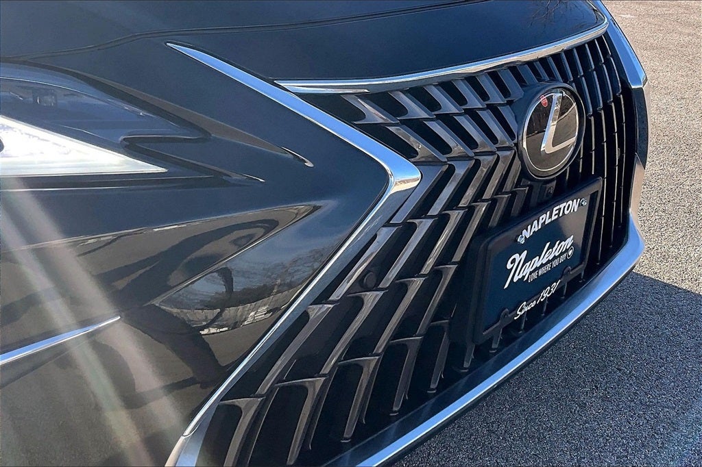 2025 Lexus ES 300h Luxury