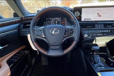 2025 Lexus ES 300h Luxury