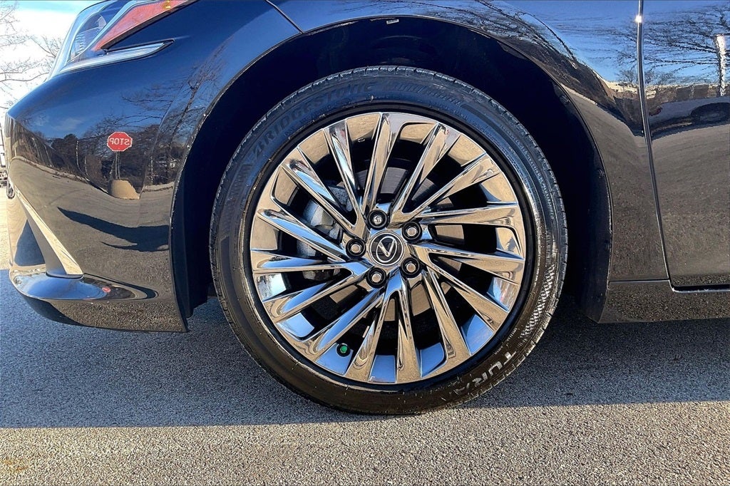 2025 Lexus ES 300h Luxury