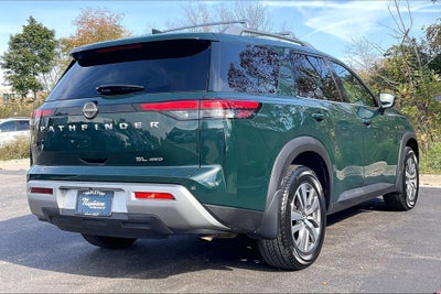 2022 Nissan Pathfinder SL