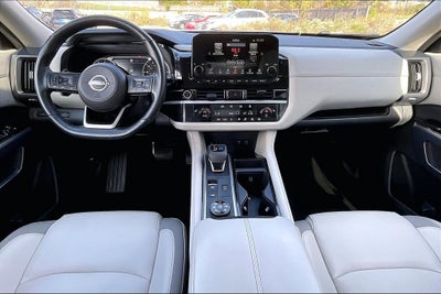 2022 Nissan Pathfinder SL