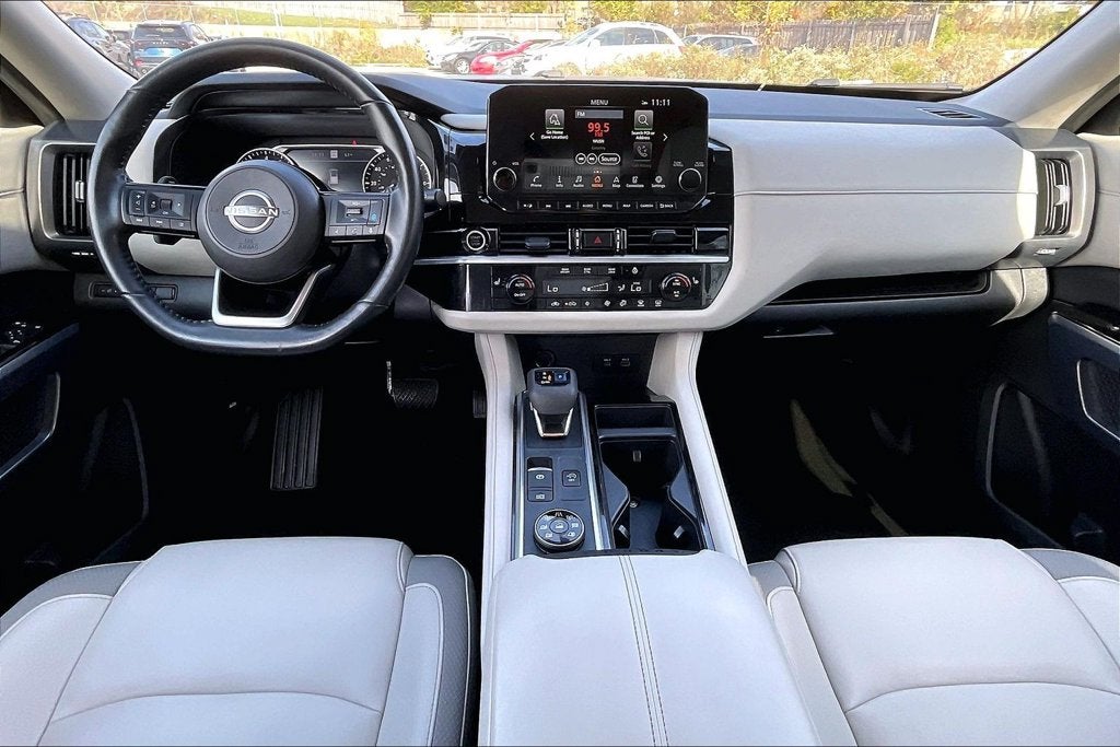 2022 Nissan Pathfinder SL