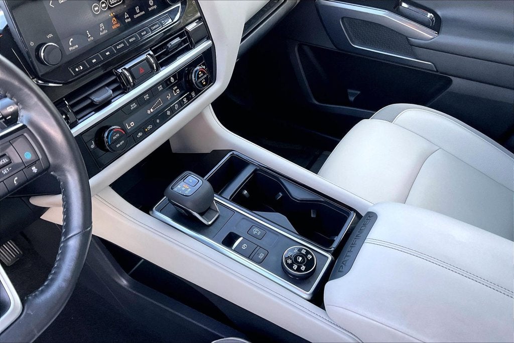 2022 Nissan Pathfinder SL