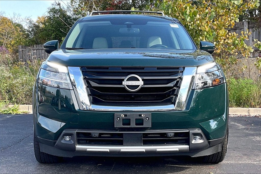 2022 Nissan Pathfinder SL