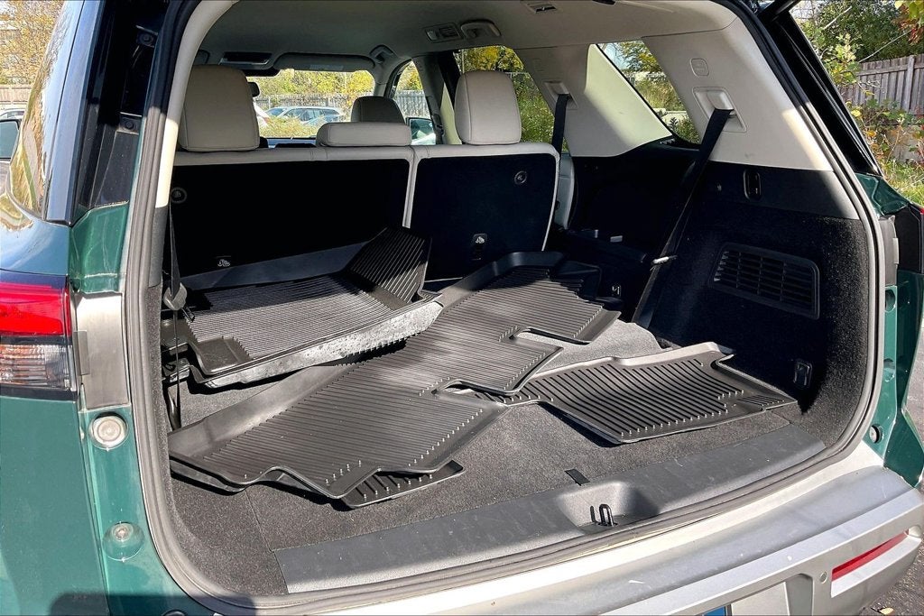 2022 Nissan Pathfinder SL