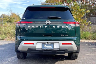 2022 Nissan Pathfinder SL