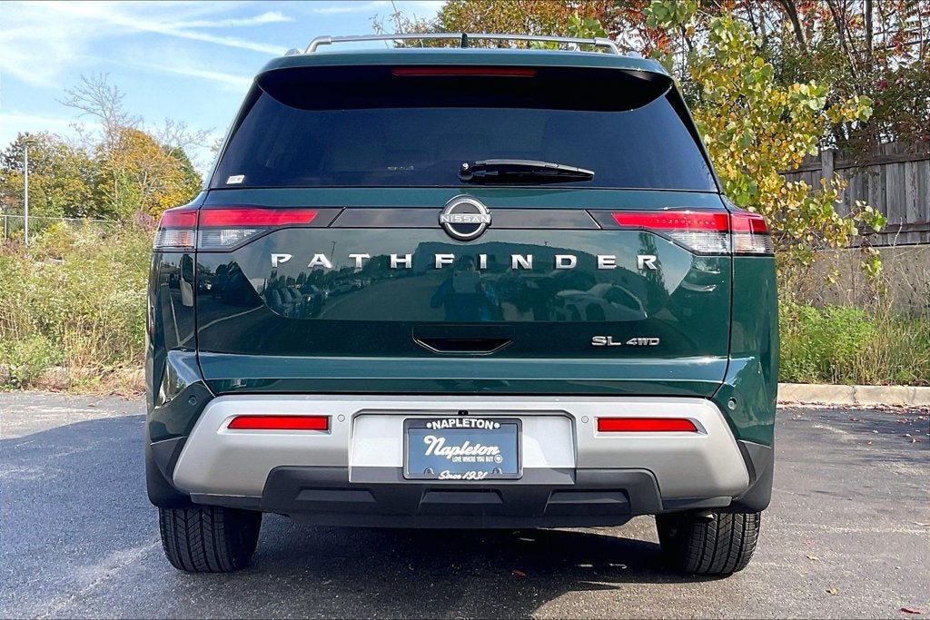 2022 Nissan Pathfinder SL