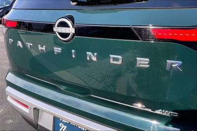 2022 Nissan Pathfinder SL