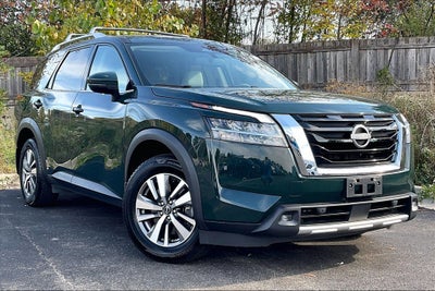 2022 Nissan Pathfinder SL