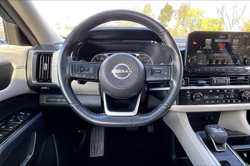 2022 Nissan Pathfinder SL