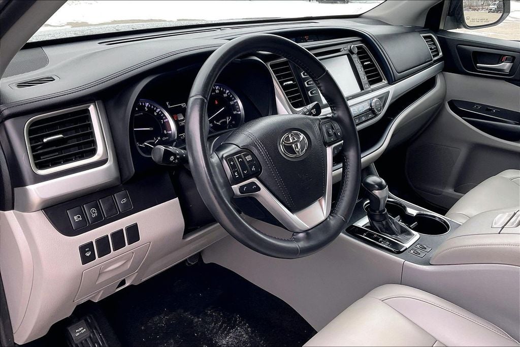 2019 Toyota Highlander SE