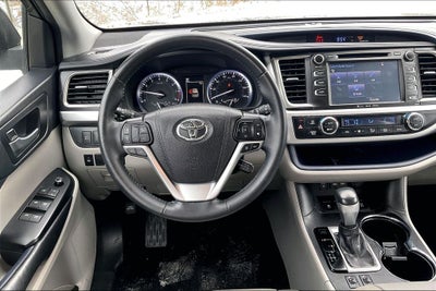 2019 Toyota Highlander SE
