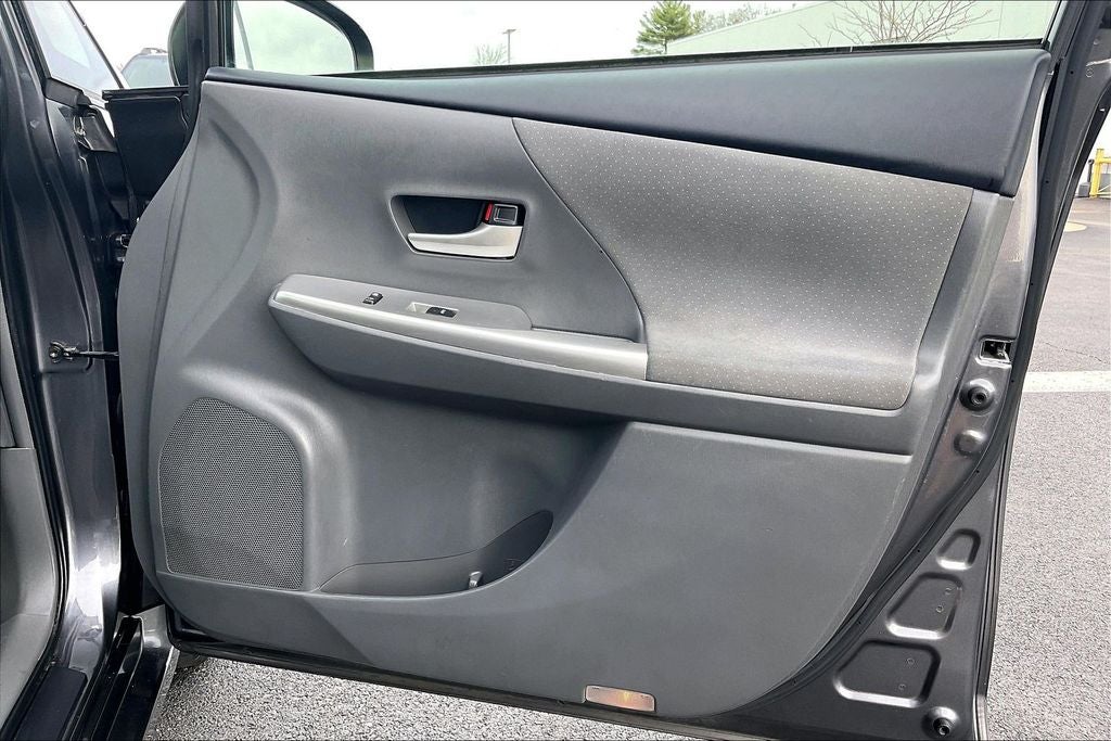 2014 Toyota Prius v Two