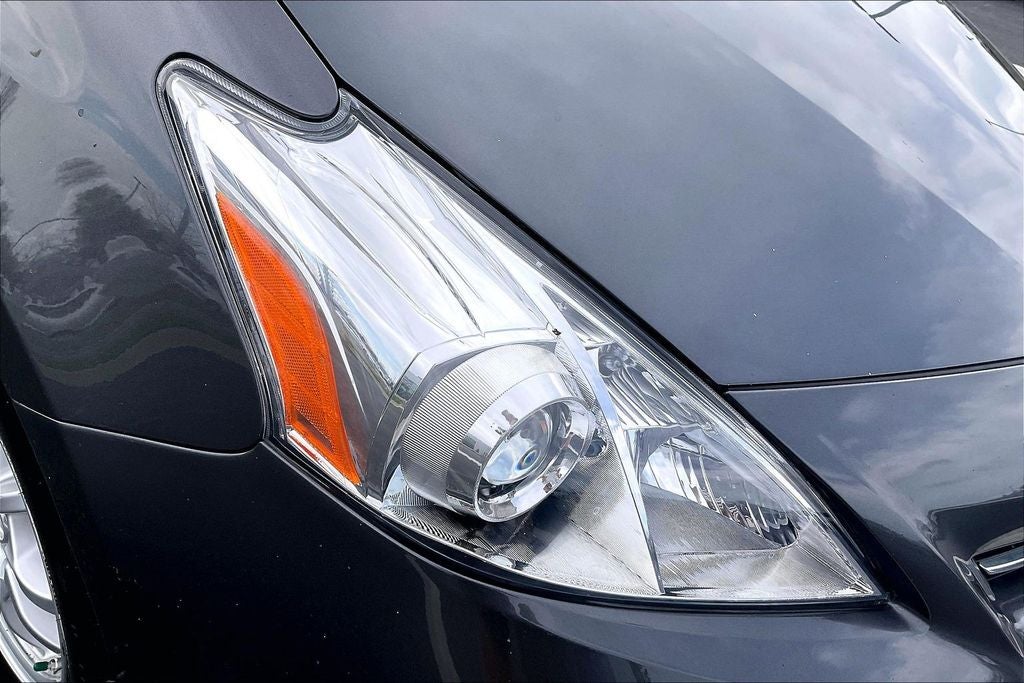 2014 Toyota Prius v Two