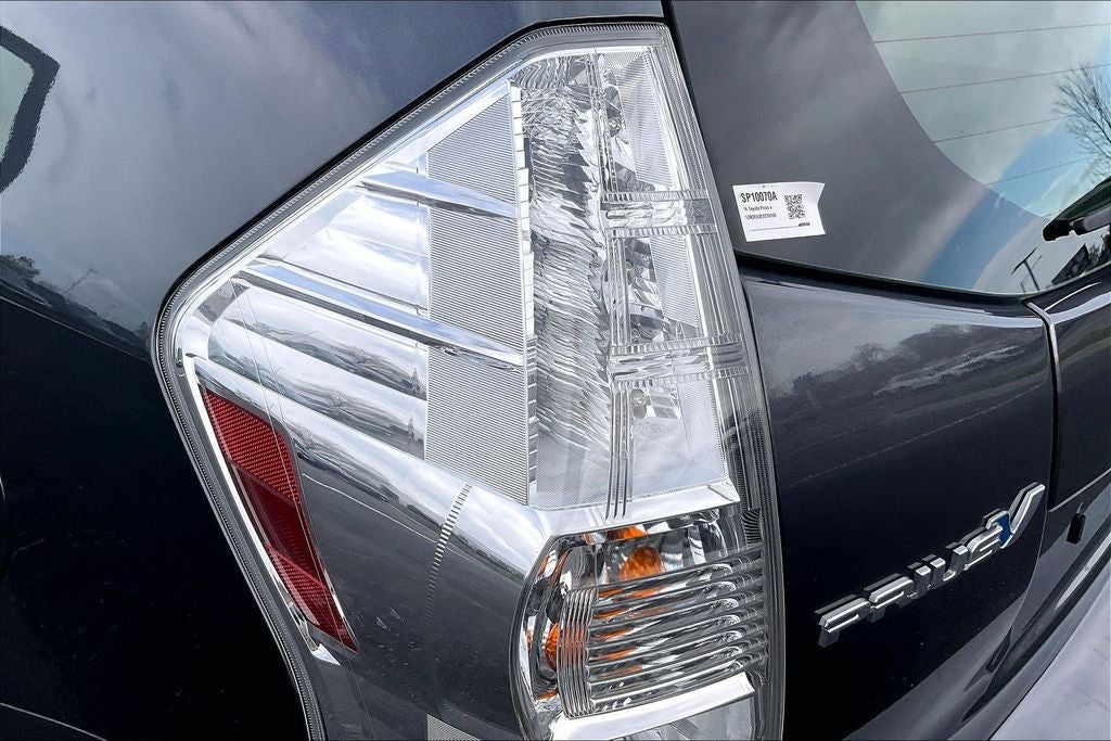 2014 Toyota Prius v Two