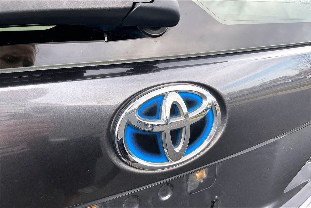 2014 Toyota Prius v Two