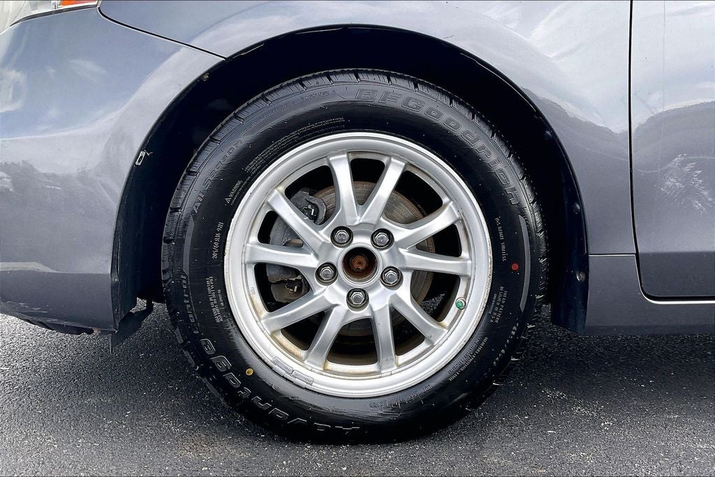 2014 Toyota Prius v Two