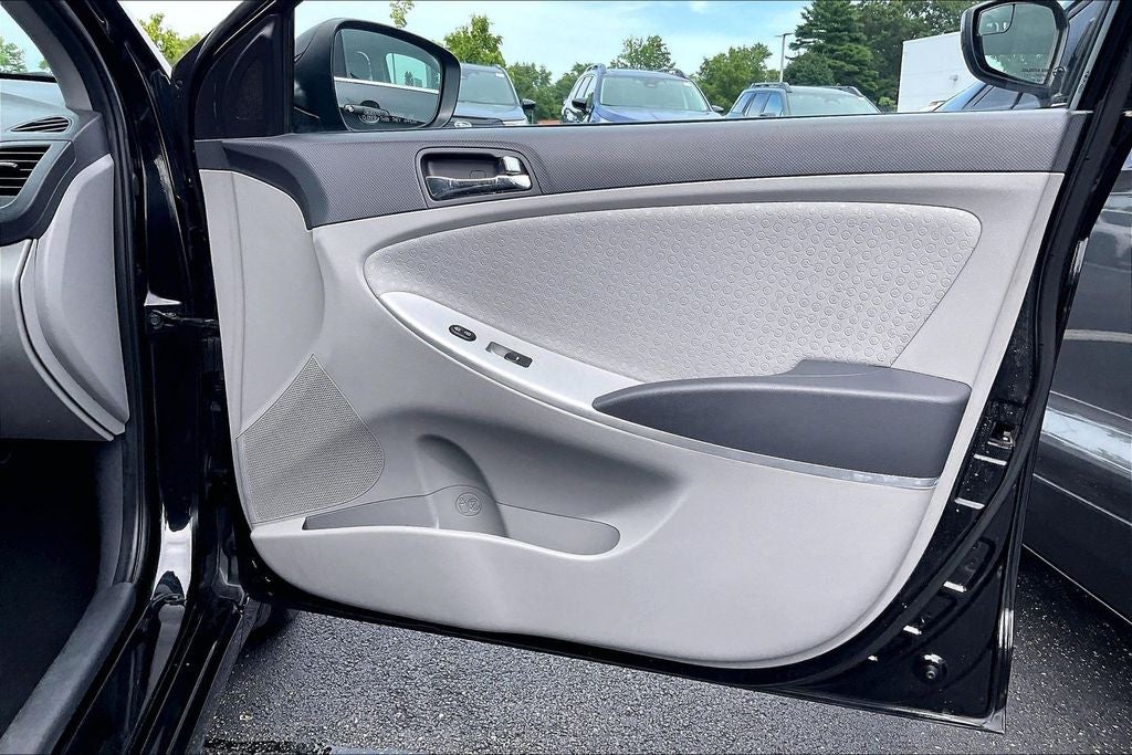 2013 Hyundai Accent SE