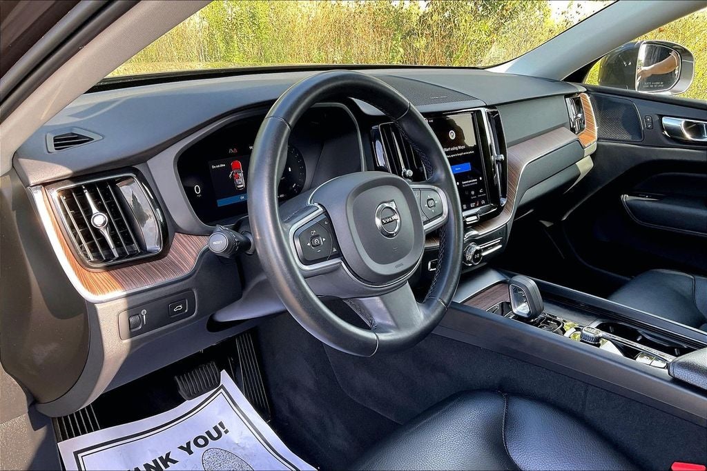 2022 Volvo XC60 B5 Momentum