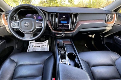 2022 Volvo XC60 B5 Momentum