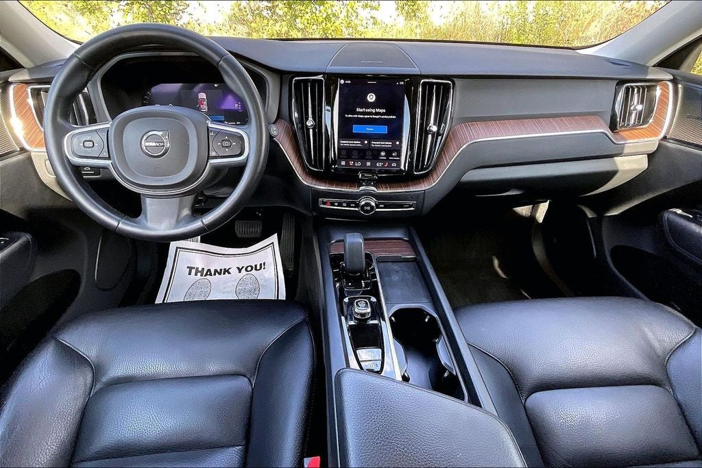 2022 Volvo XC60 B5 Momentum