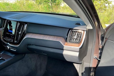 2022 Volvo XC60 B5 Momentum