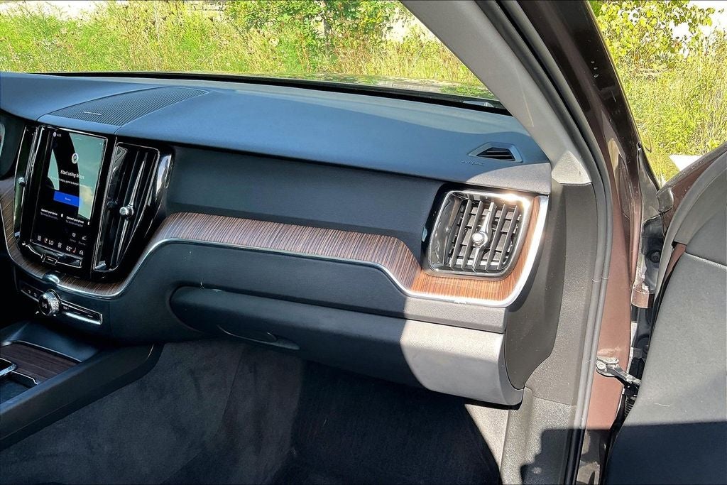 2022 Volvo XC60 B5 Momentum