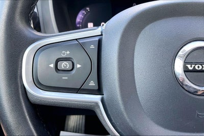 2022 Volvo XC60 B5 Momentum