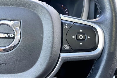 2022 Volvo XC60 B5 Momentum