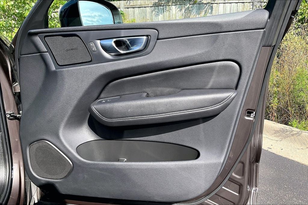 2022 Volvo XC60 B5 Momentum