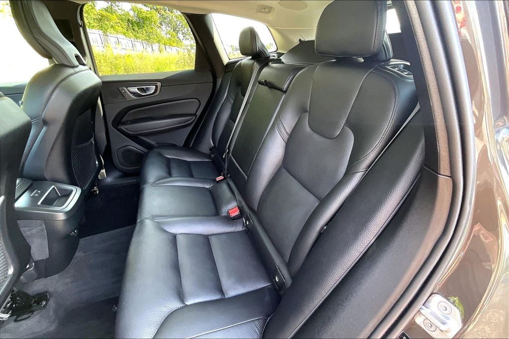 2022 Volvo XC60 B5 Momentum