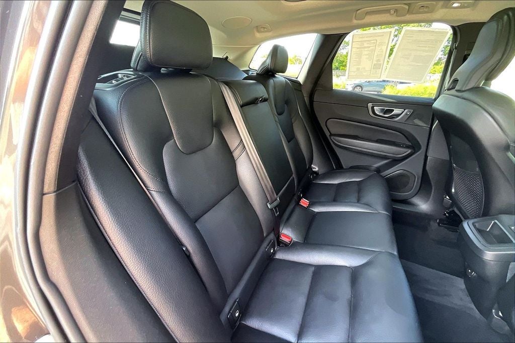 2022 Volvo XC60 B5 Momentum